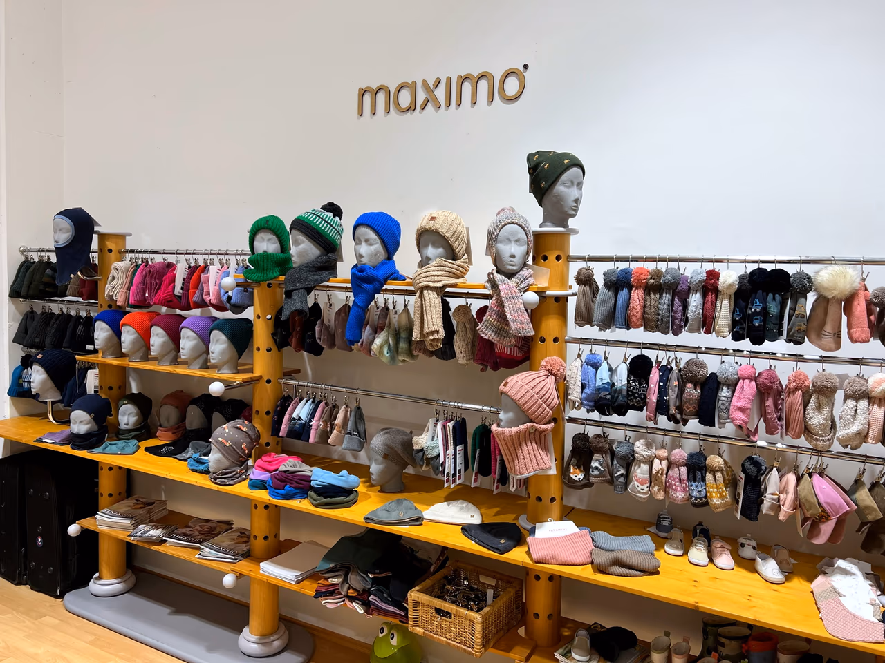 maximo Accessoires im Showroom im Euro-Fashion-Center Sindelfingen
